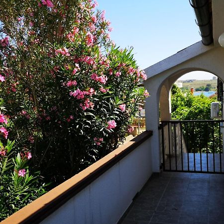 Apartments Mint Povljana - 50M From Sandy Beach Екстер'єр фото