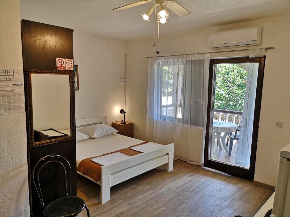 Apartments Mint Povljana - 50M From Sandy Beach Екстер'єр фото