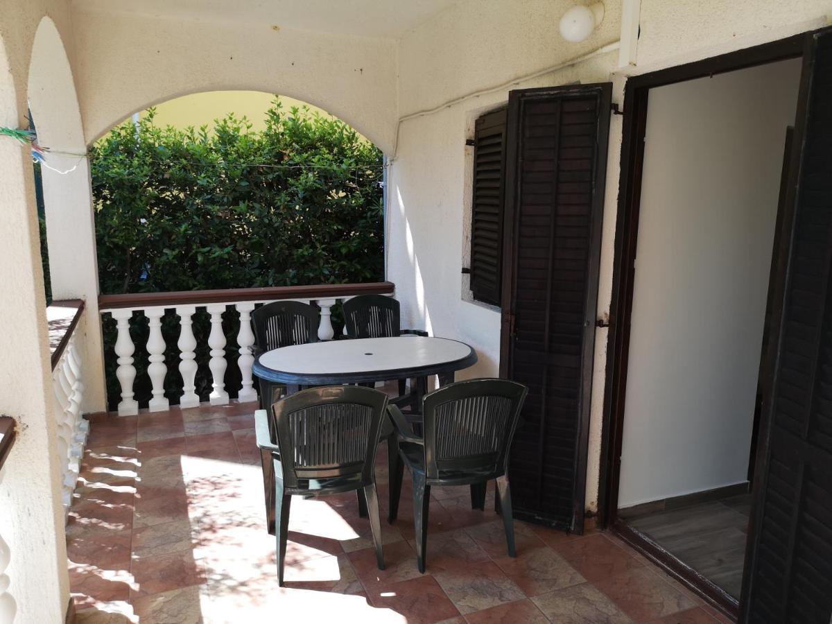 Apartments Mint Povljana - 50M From Sandy Beach Екстер'єр фото